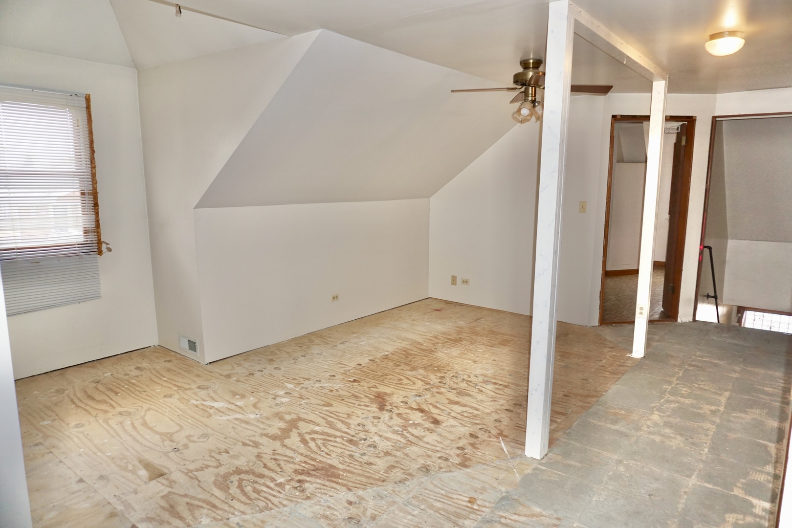 4727 N Newcastle Avenue Property Photo 10