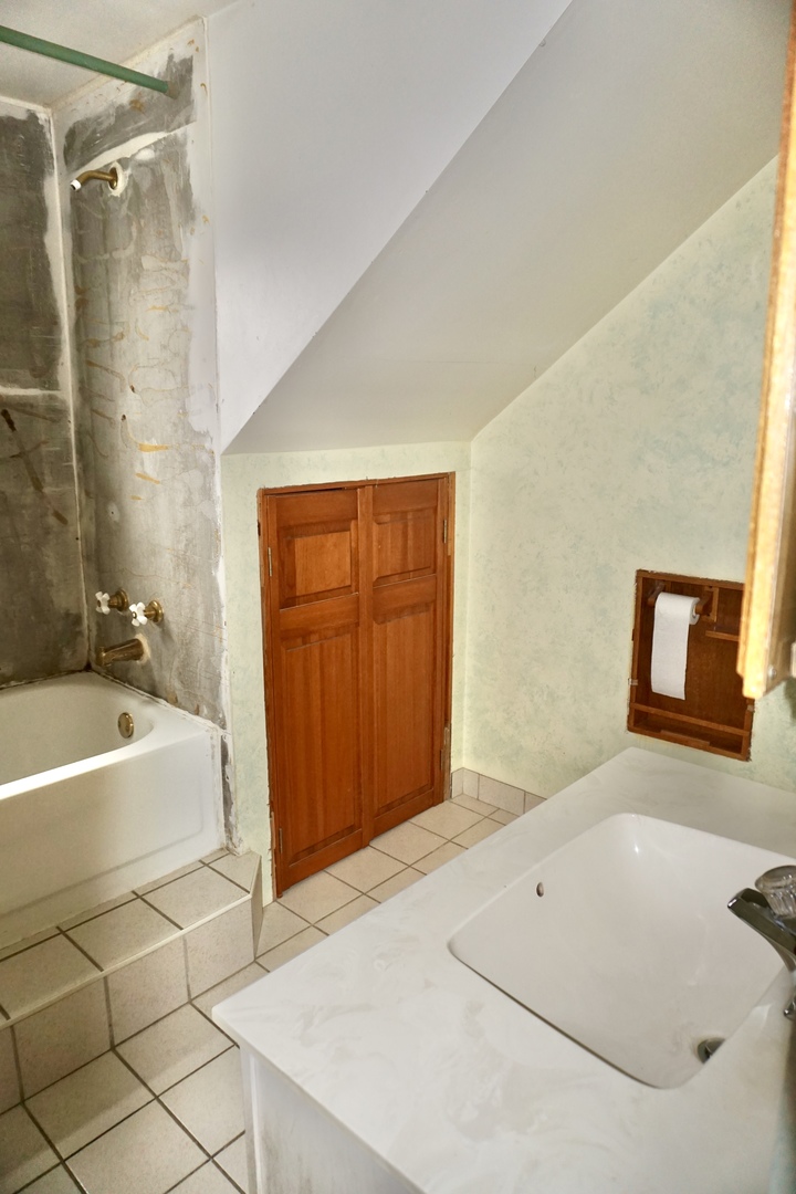 4727 N Newcastle Avenue Property Photo 14