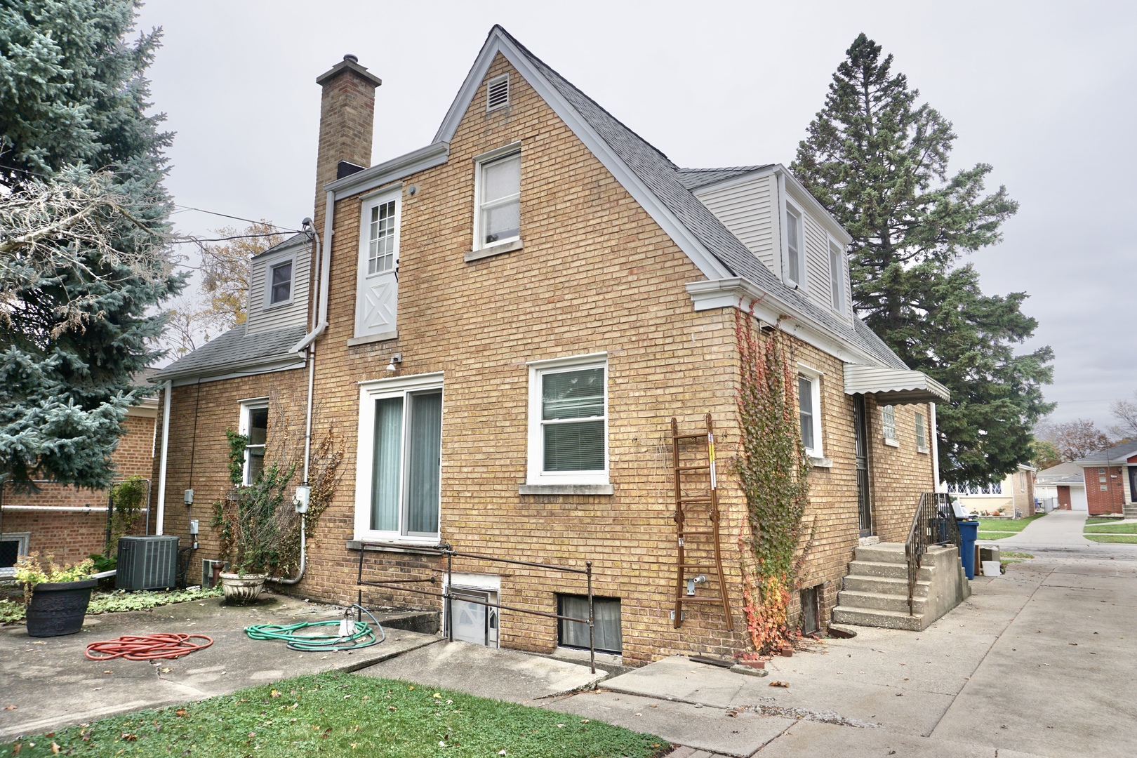 4727 N Newcastle Avenue Property Photo 18