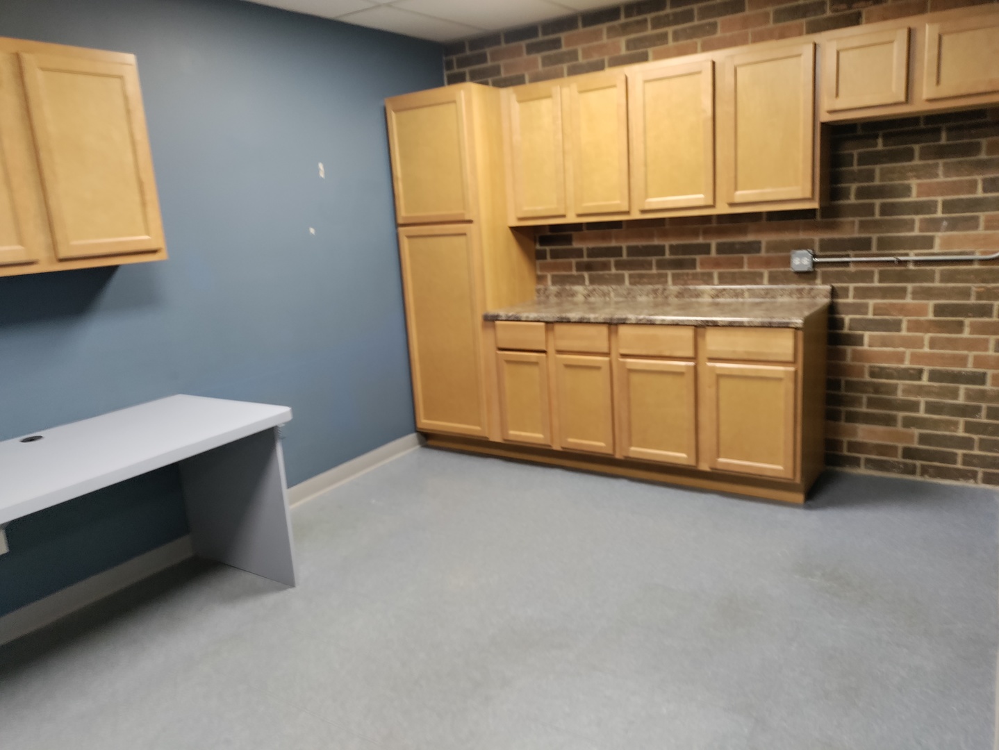 7800 W College Dr Property Photo 15