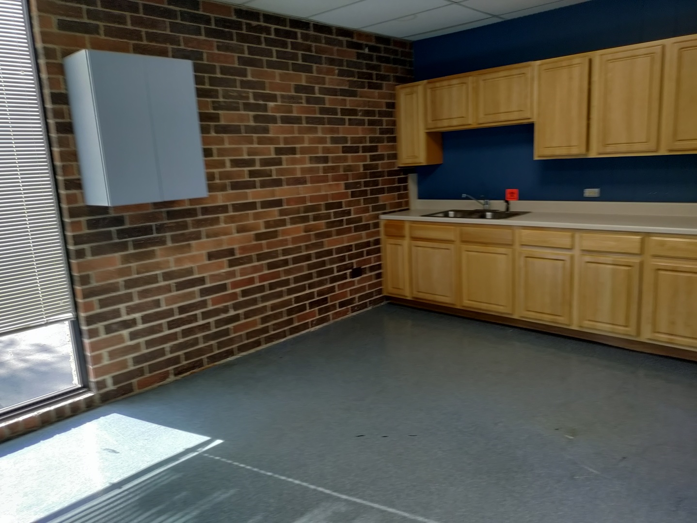 7800 W College Dr Property Photo 17
