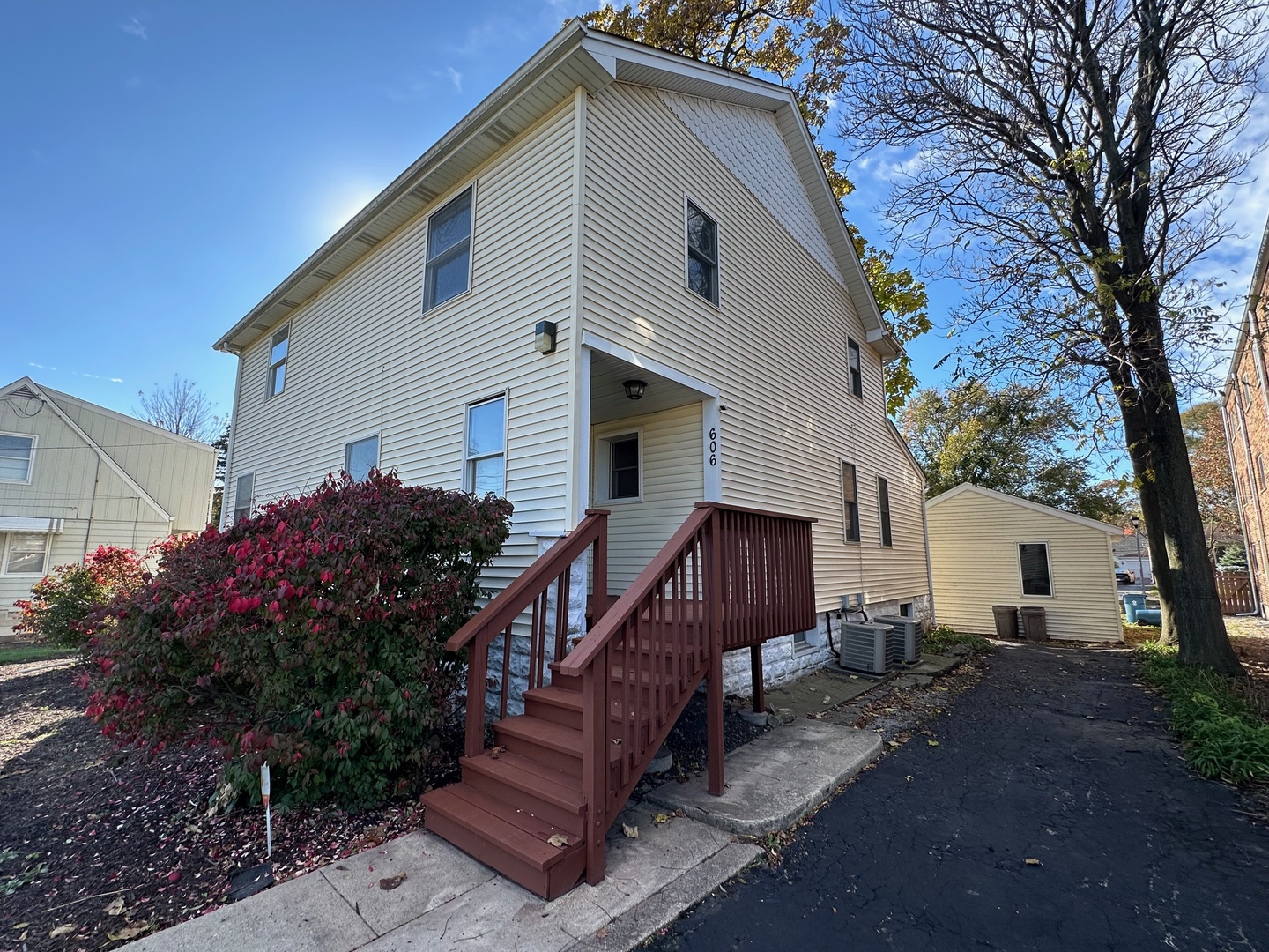 606 S York Street Property Photo 7