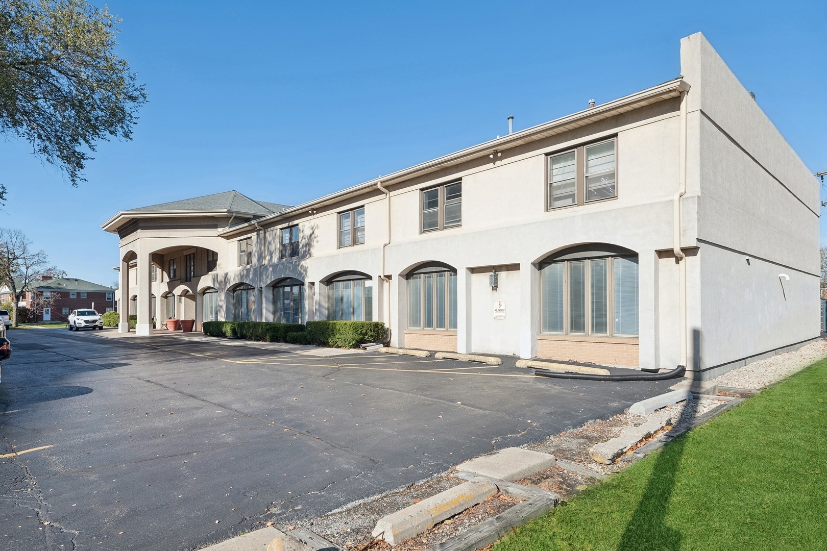 1600 Dempster St Property Photo 3