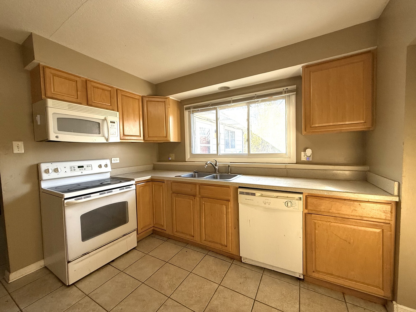 450 Shabbona Drive Property Photo 2