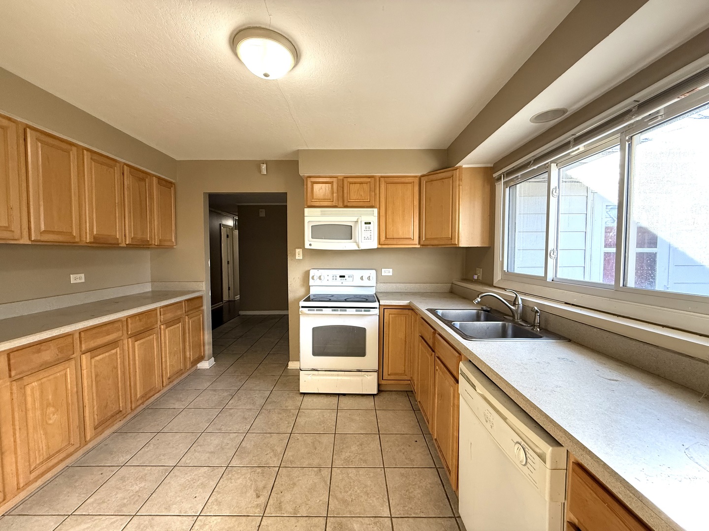 450 Shabbona Drive Property Photo 3