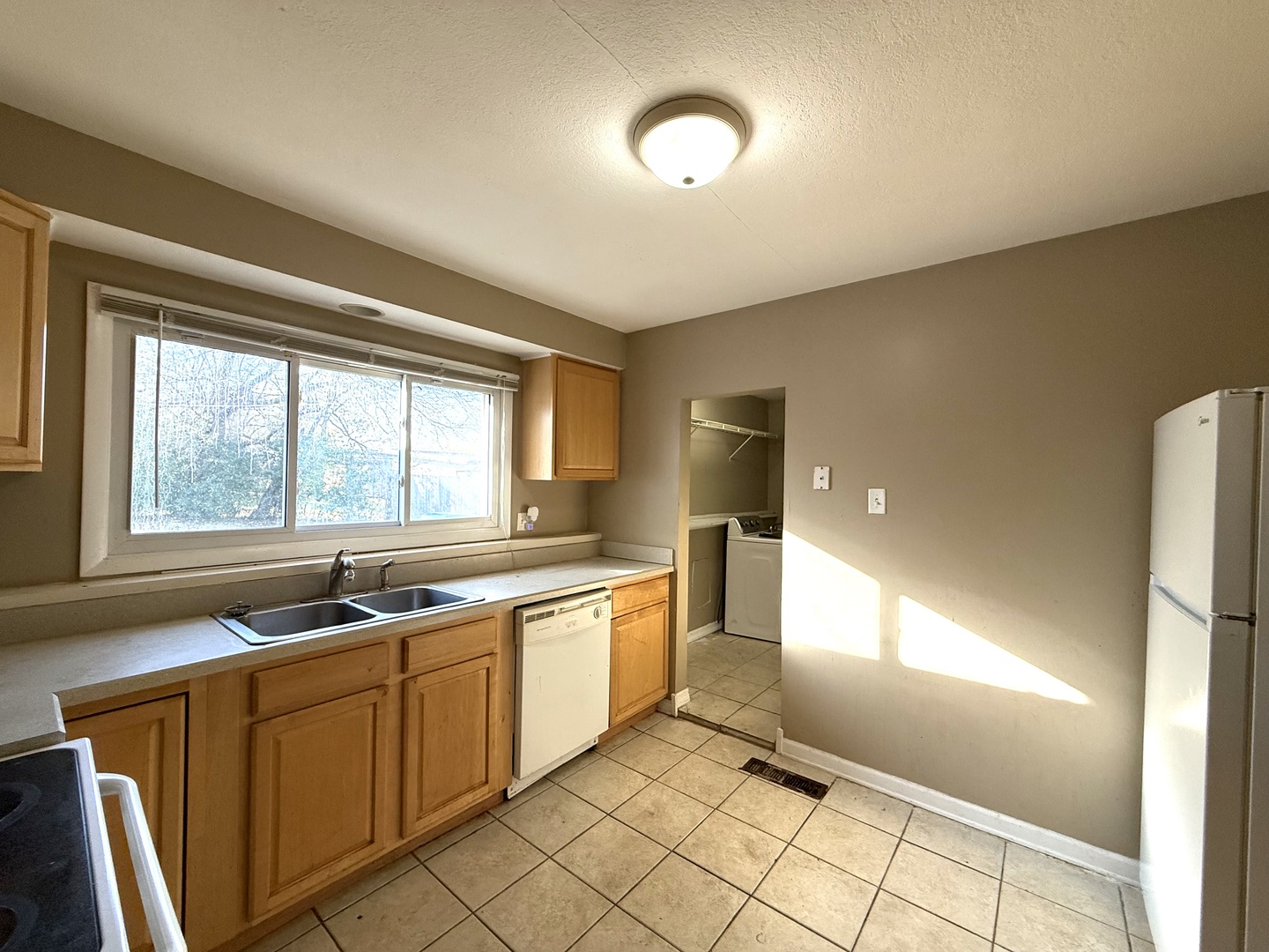 450 Shabbona Drive Property Photo 4