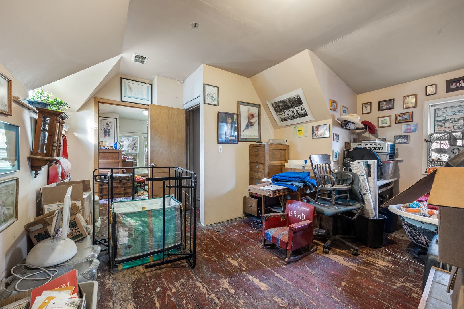 1033 S Claremont Avenue Property Photo 10