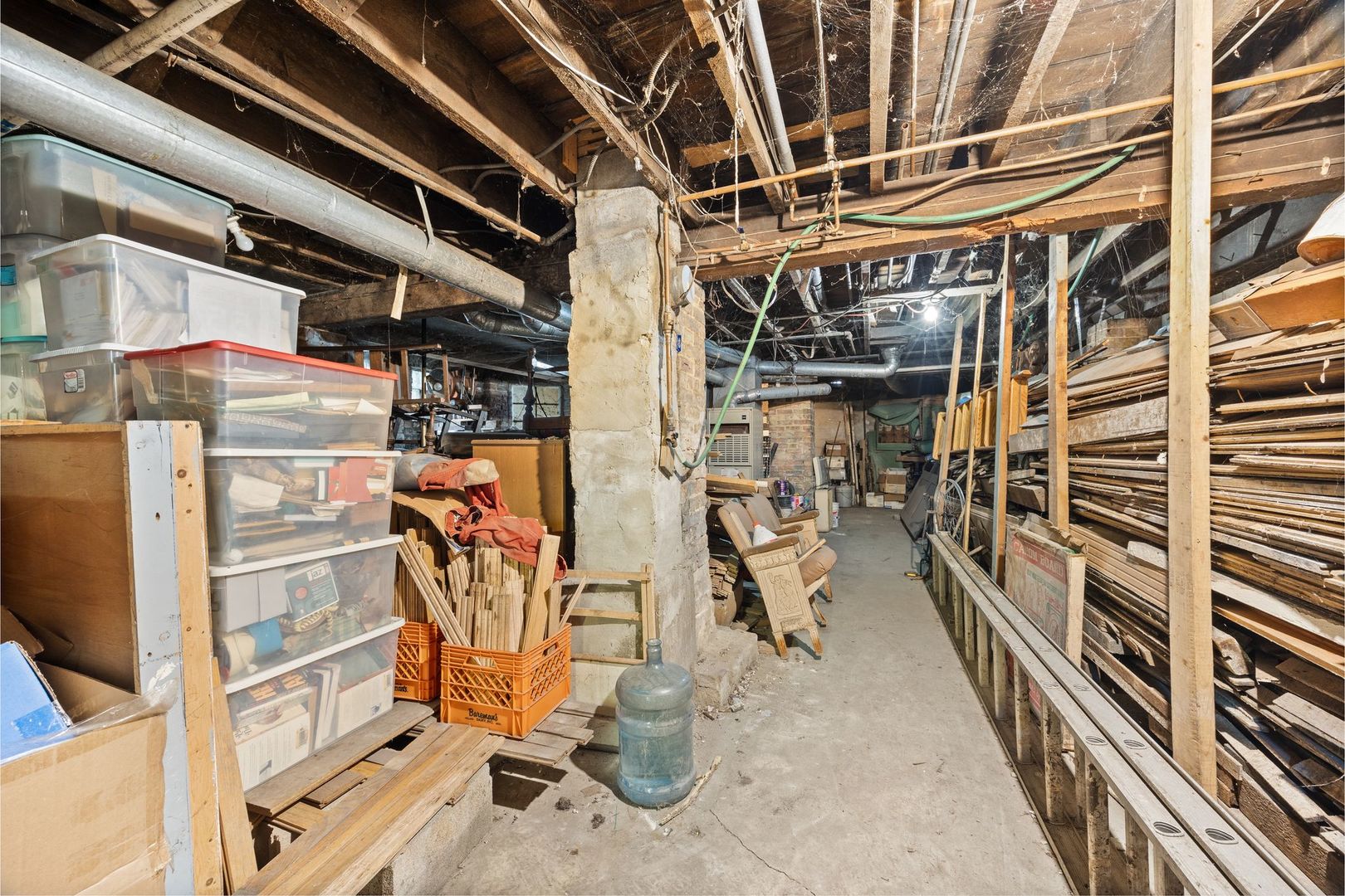 1033 S Claremont Avenue Property Photo 15