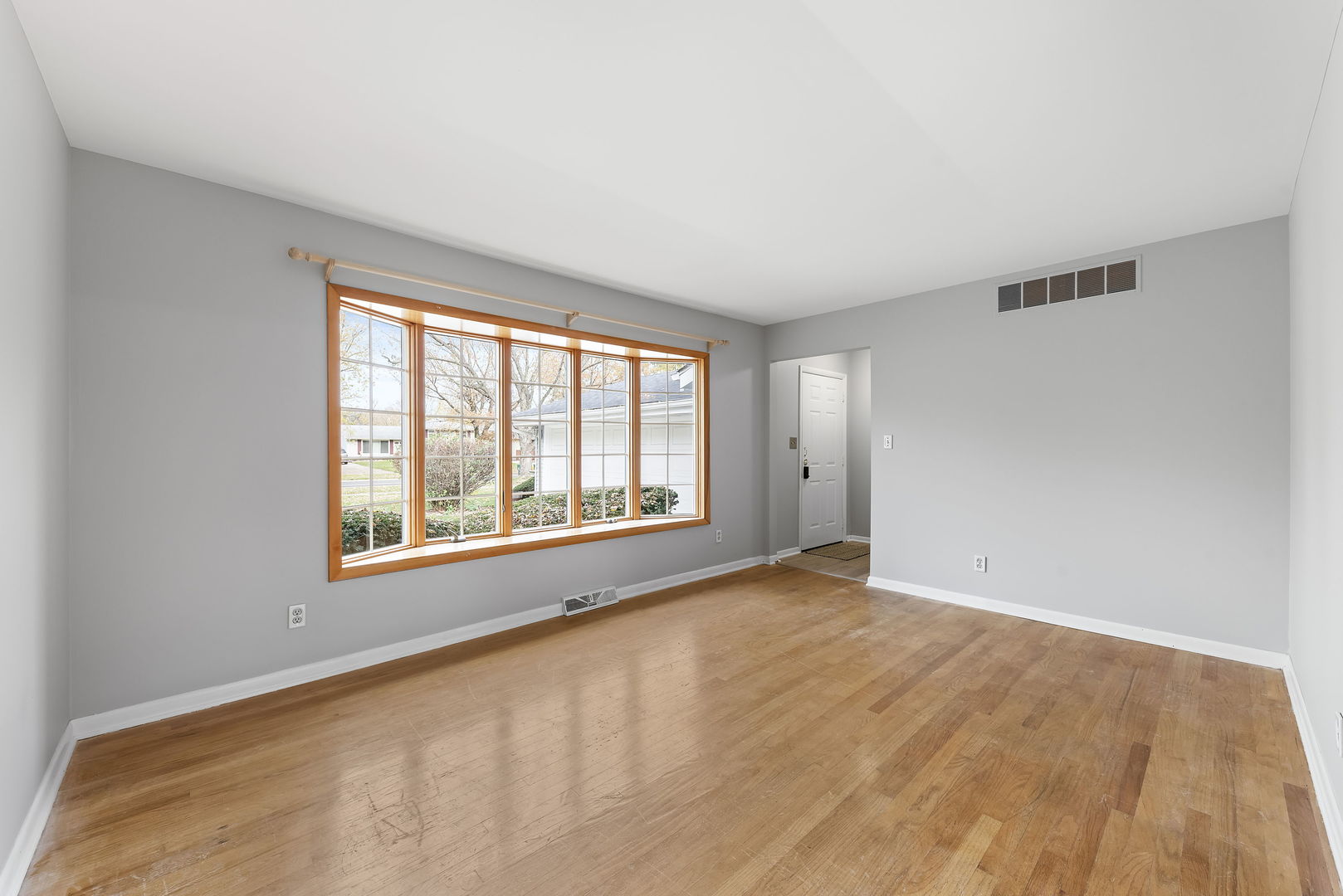 9408 Fran Lin Parkway Property Photo 3