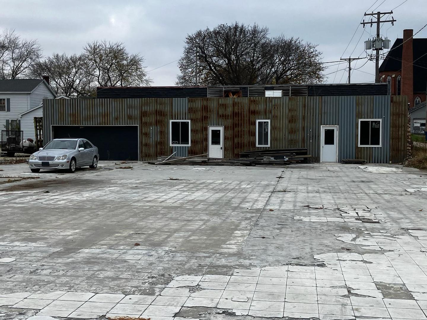 110 E Division Street Property Photo