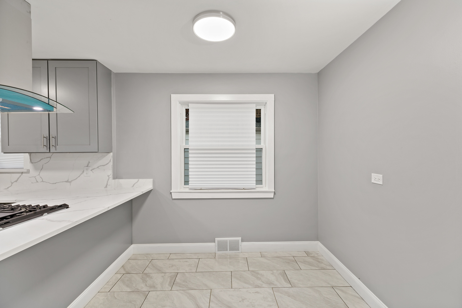 14305 S Wabash Avenue Property Photo 10