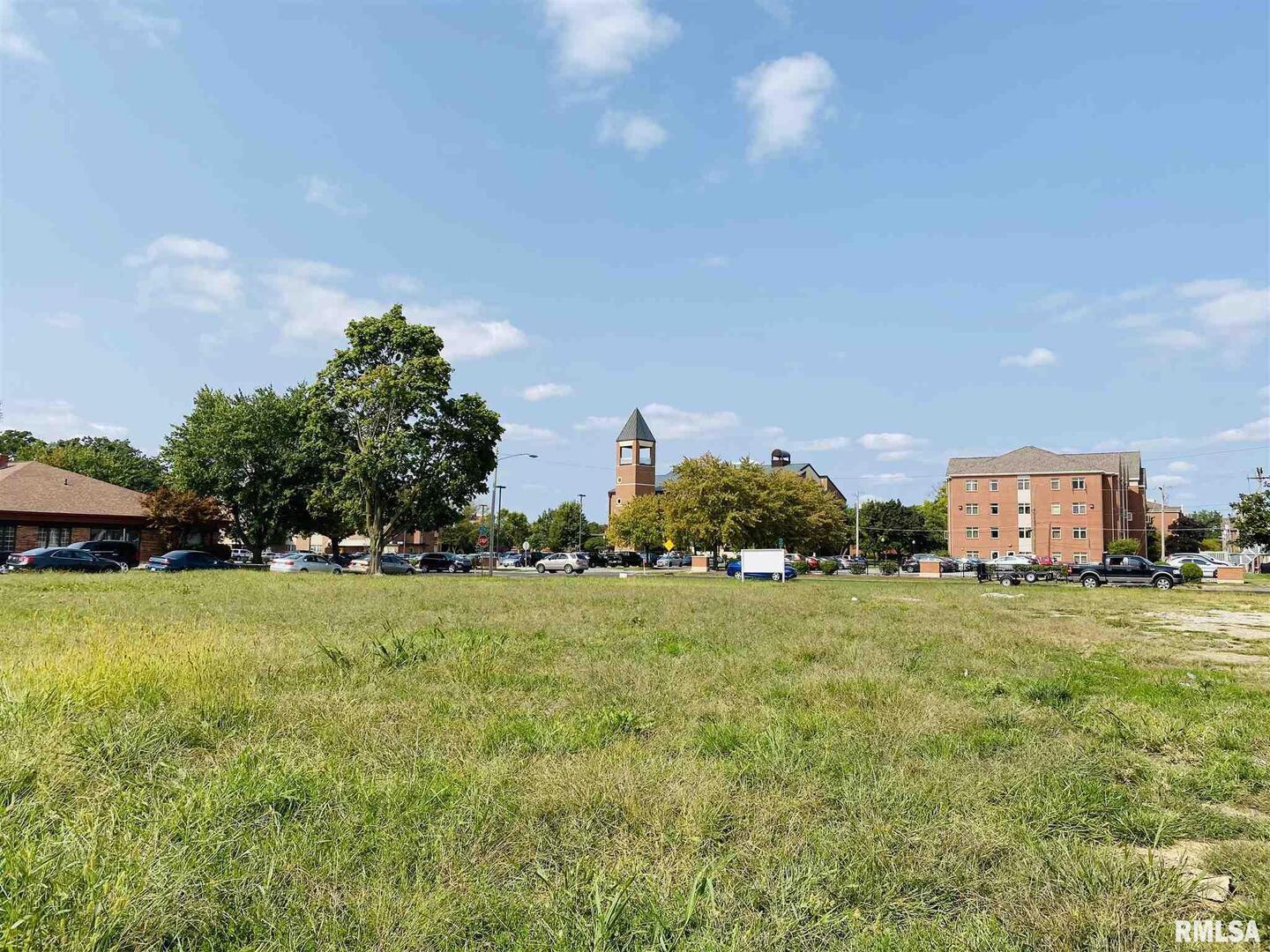 321 W Locust Street Property Photo 4