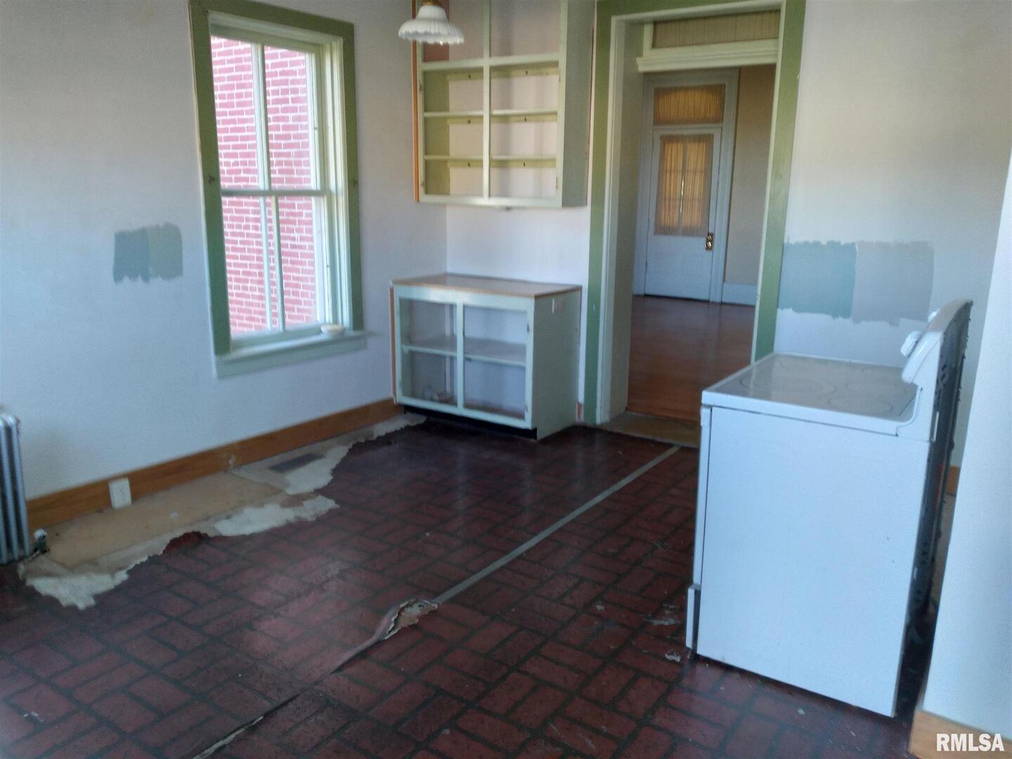 1018 8th Avenue Property Photo 8
