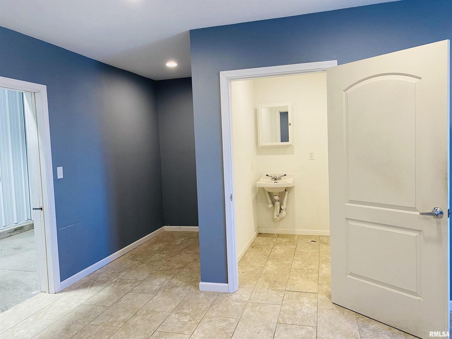 7217 Northwest Boulevard 3a-4a-5a-5b-6b Property Photo 5