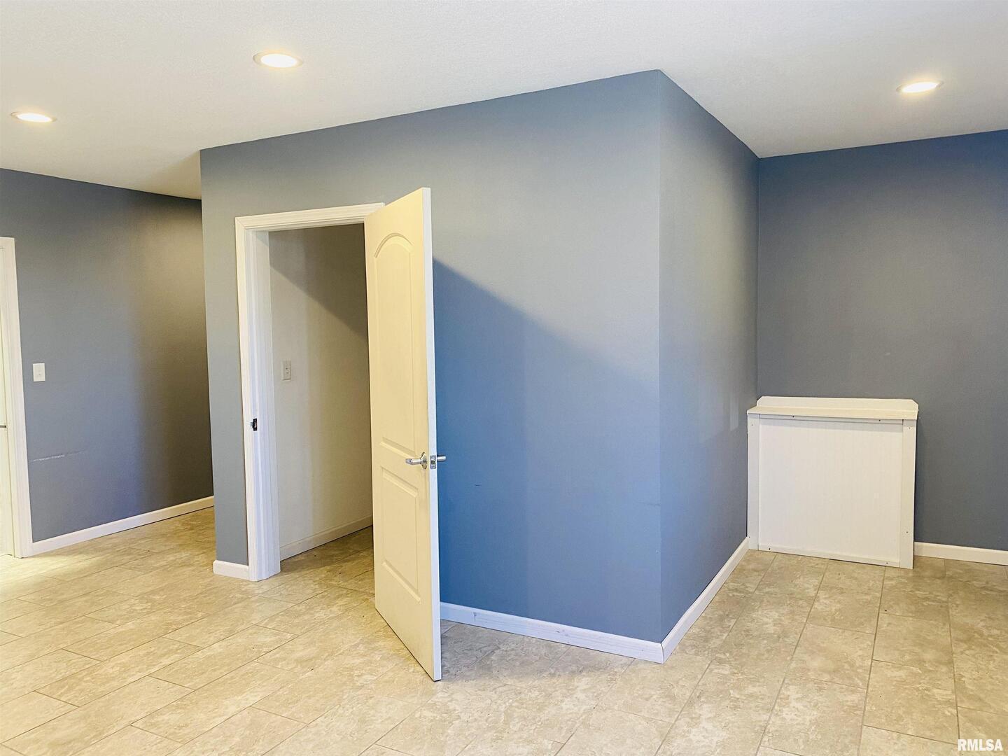 7217 Northwest Boulevard 3a-4a-5a-5b-6b Property Photo 7