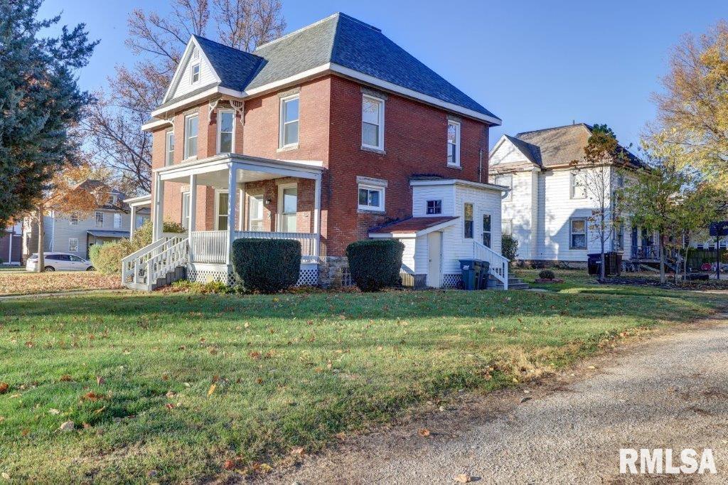 802 W 4TH Street