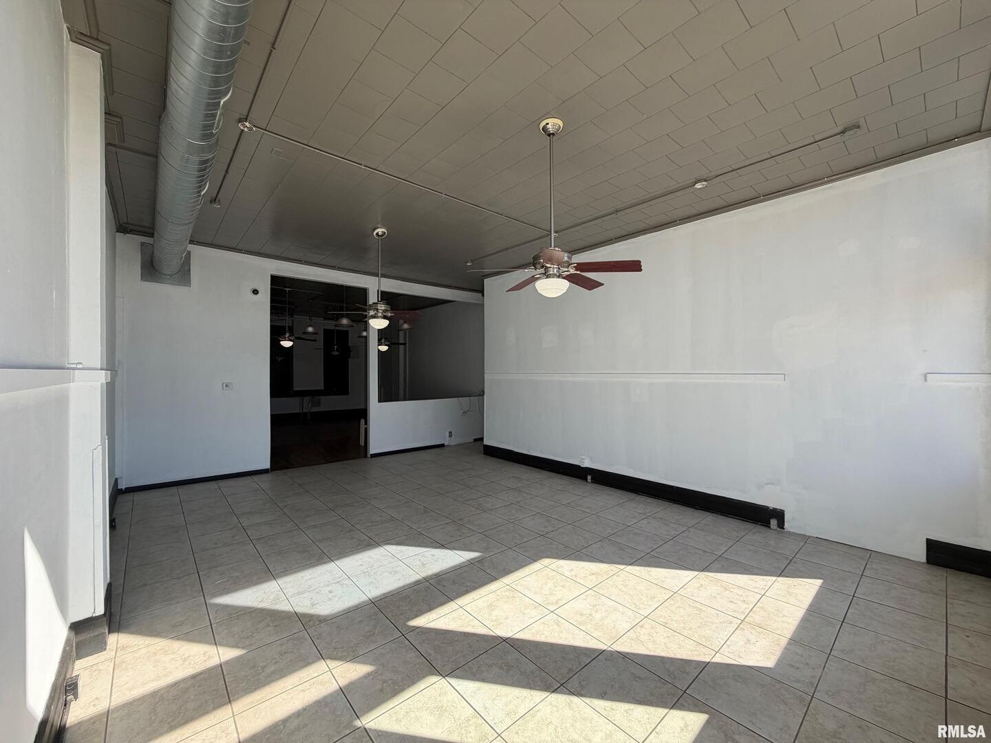 526 W 2nd Street Property Photo 5