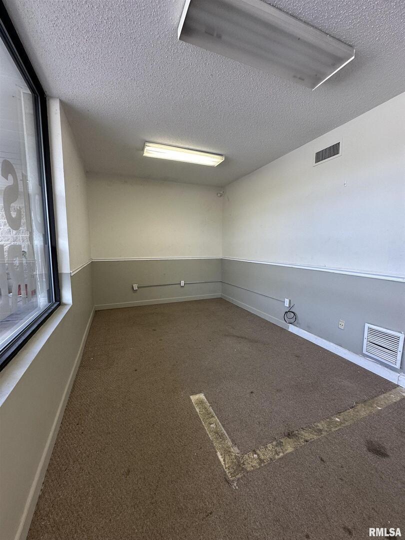 587 E 53rd Street Property Photo 5