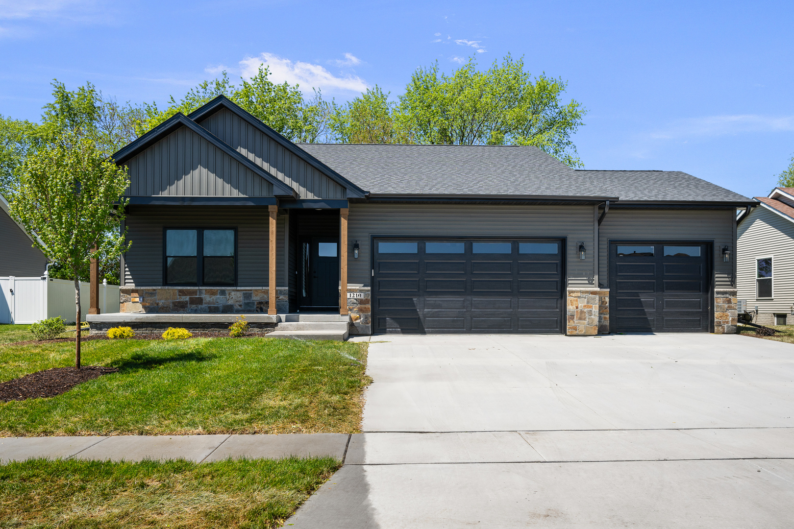 1210 Eagle's Crest Drive Property Photo 1