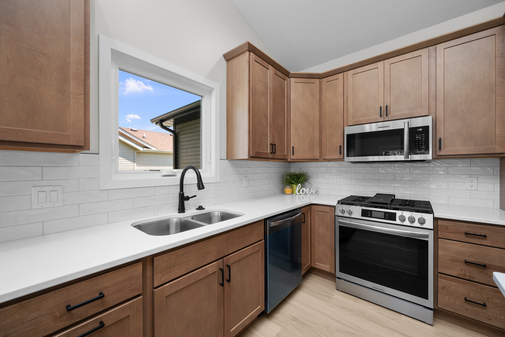 1210 Eagle's Crest Drive Property Photo 15