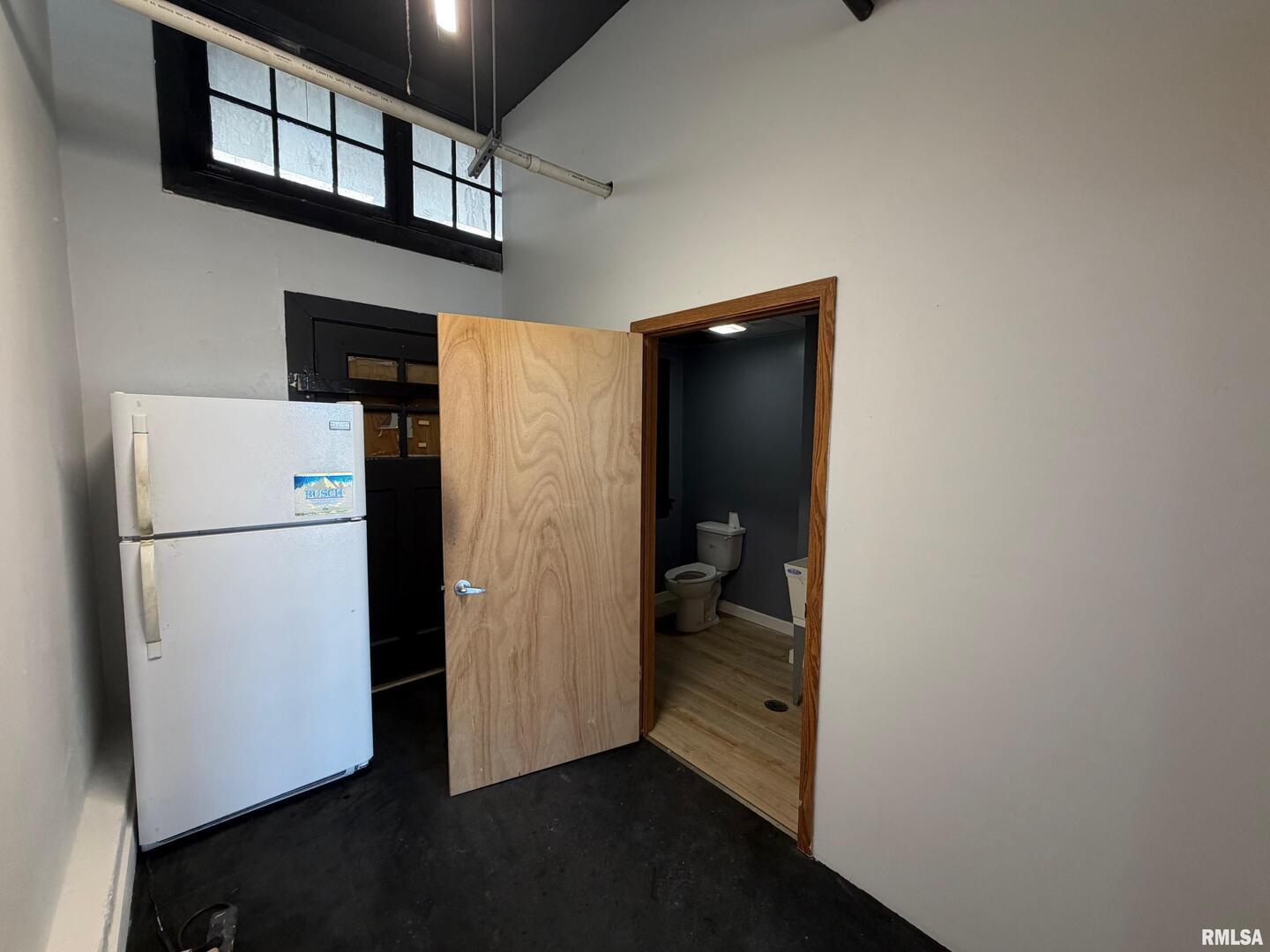 520 W 2nd Street Property Photo 6