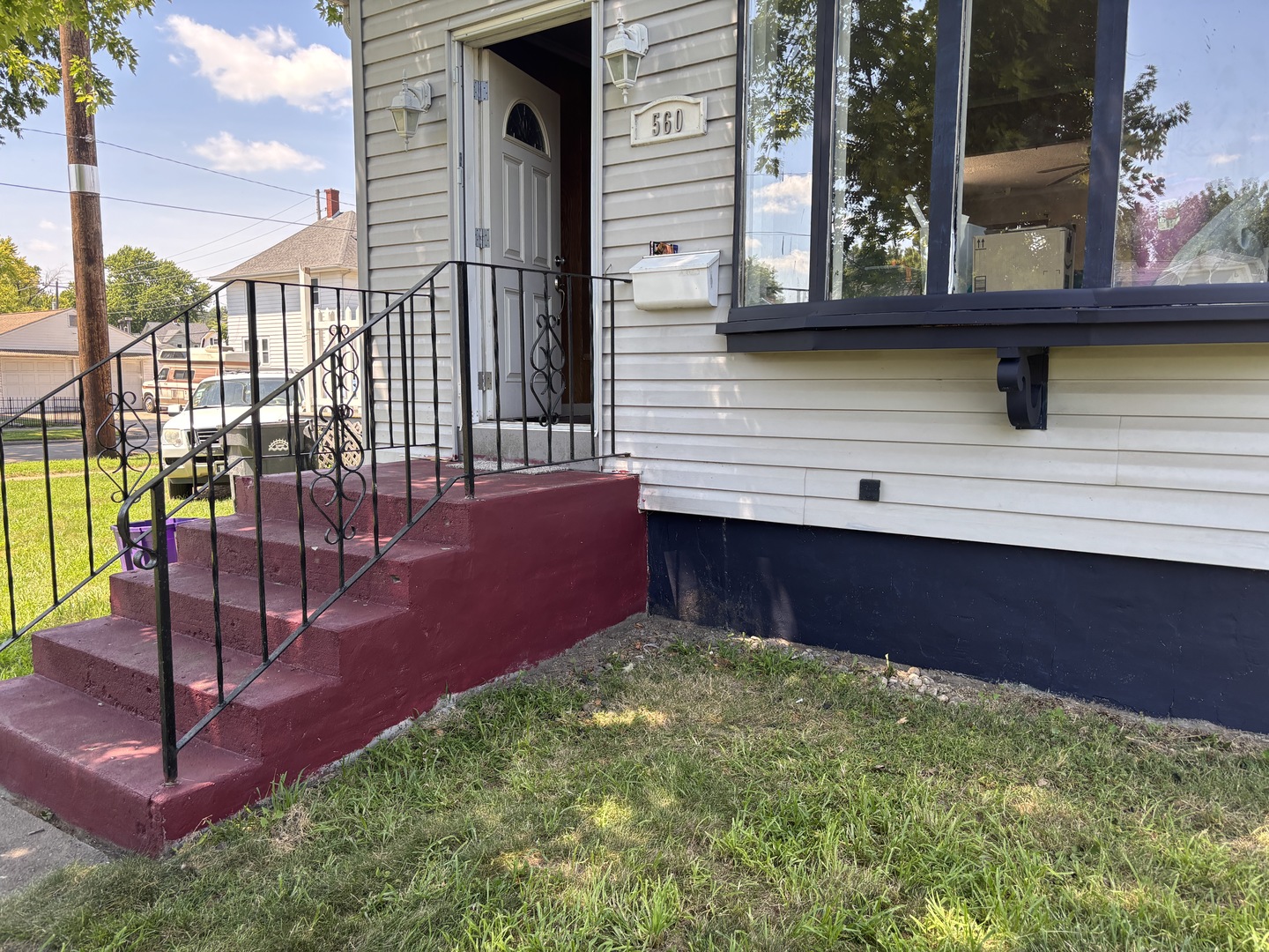 560 S 4th Avenue Property Photo 2