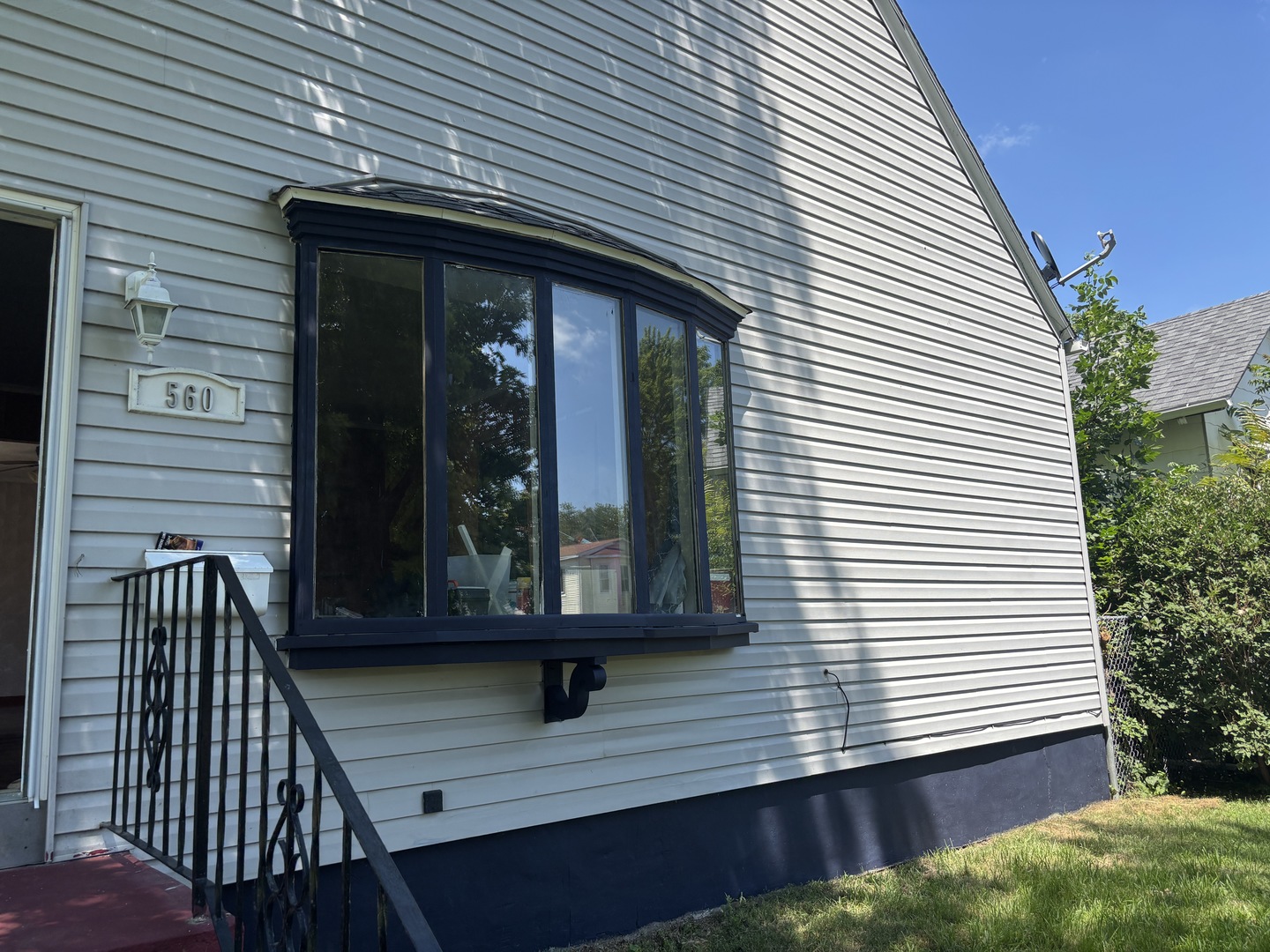560 S 4th Avenue Property Photo 3