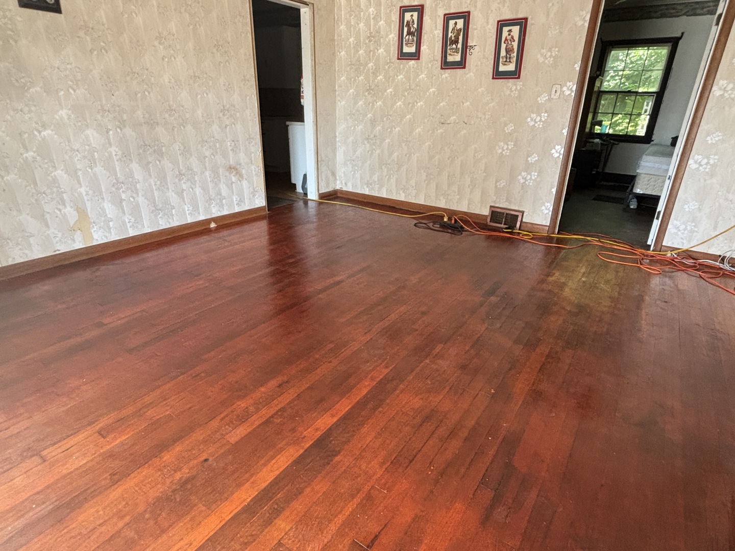 560 S 4th Avenue Property Photo 6