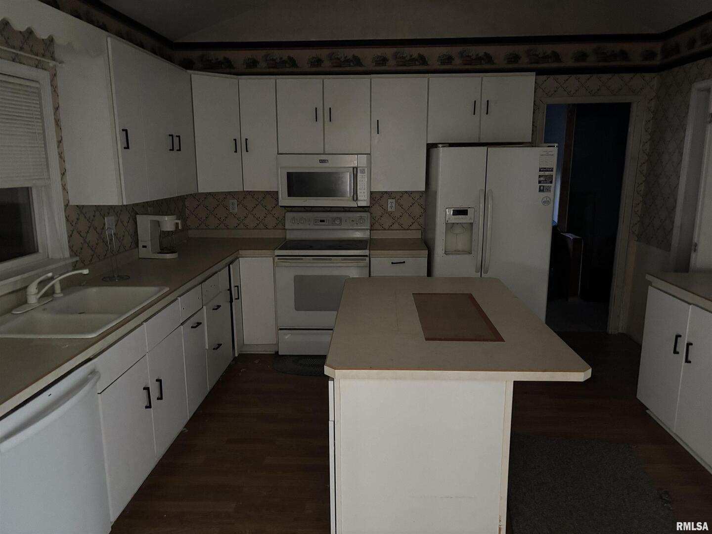 560 S 4th Avenue Property Photo 8