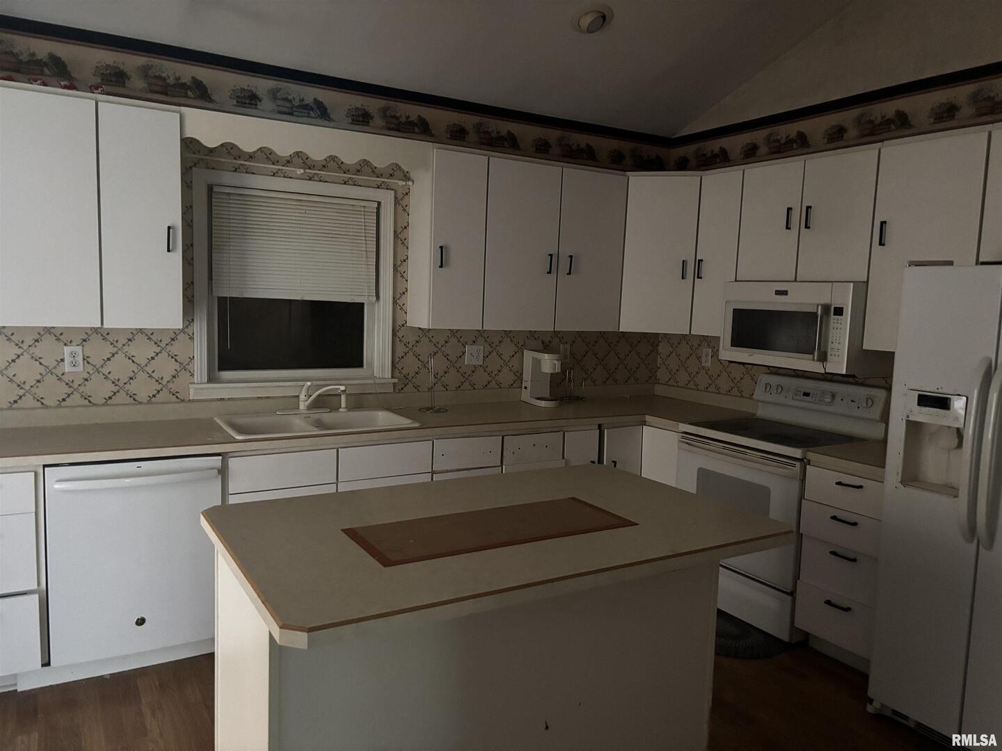 560 S 4th Avenue Property Photo 9