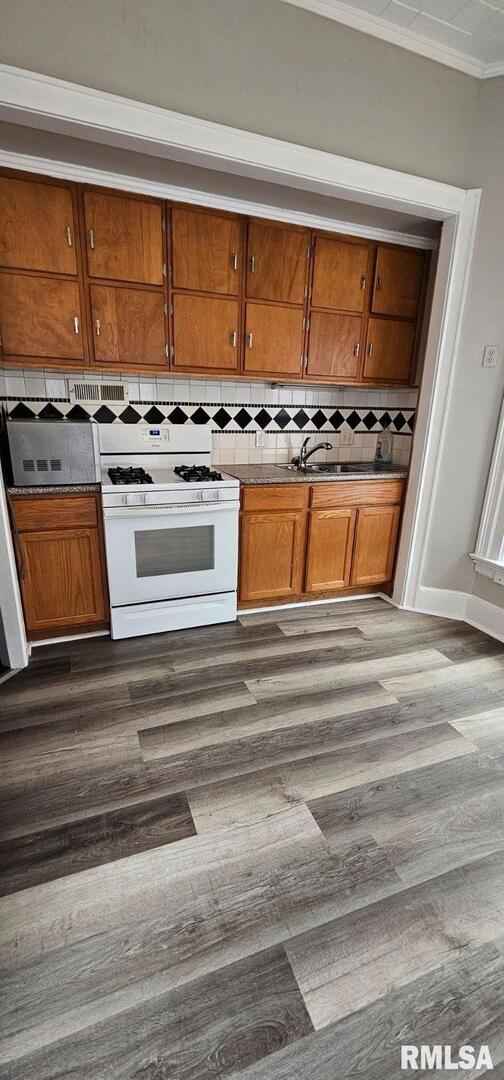 1429 Brady Street Property Photo 8