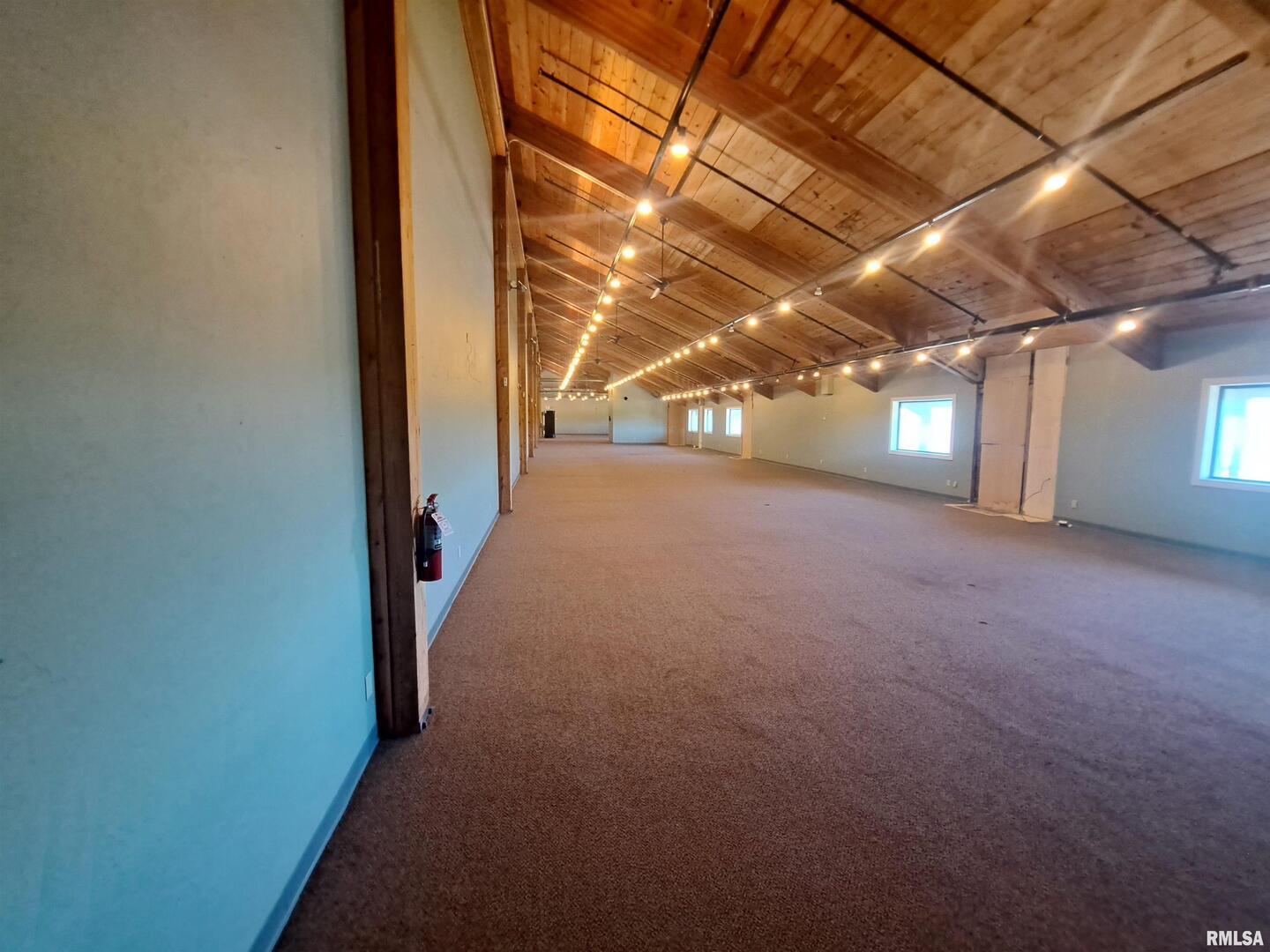 4711 N Brady Street Property Photo 4