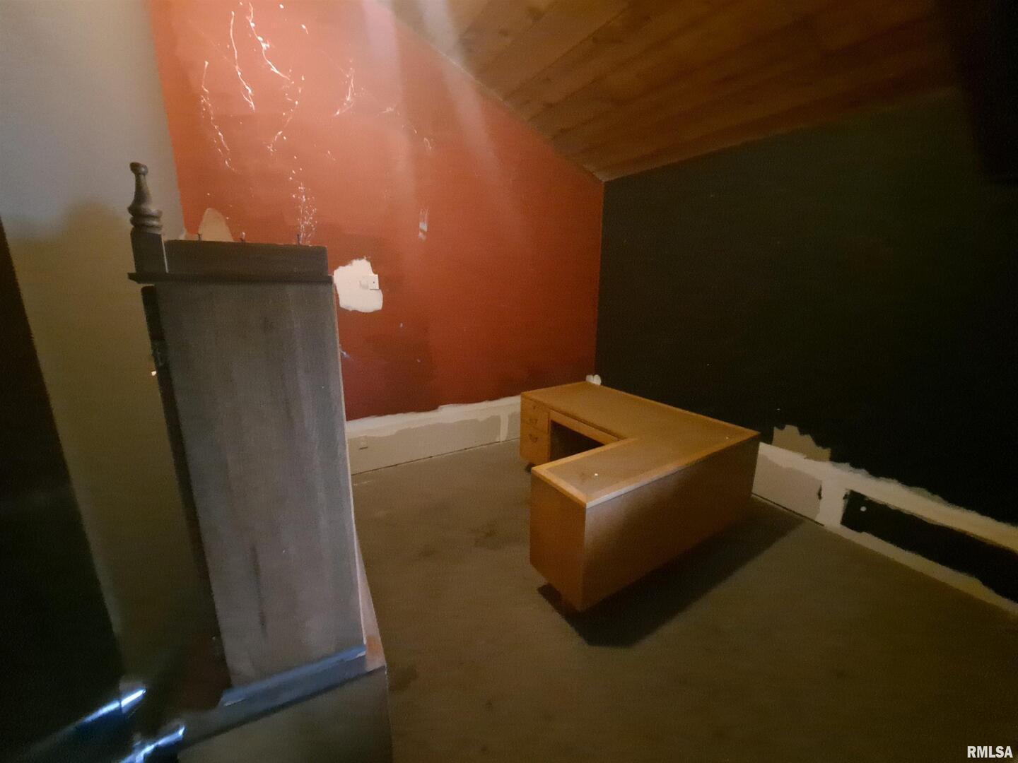 4811 N Brady Street Property Photo 6
