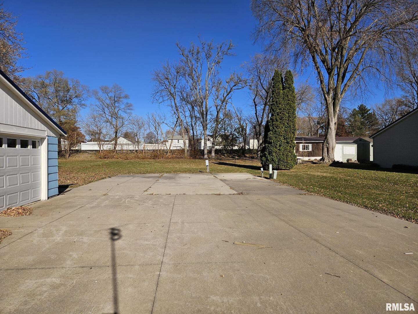 313 E 3rd Street Property Photo 2