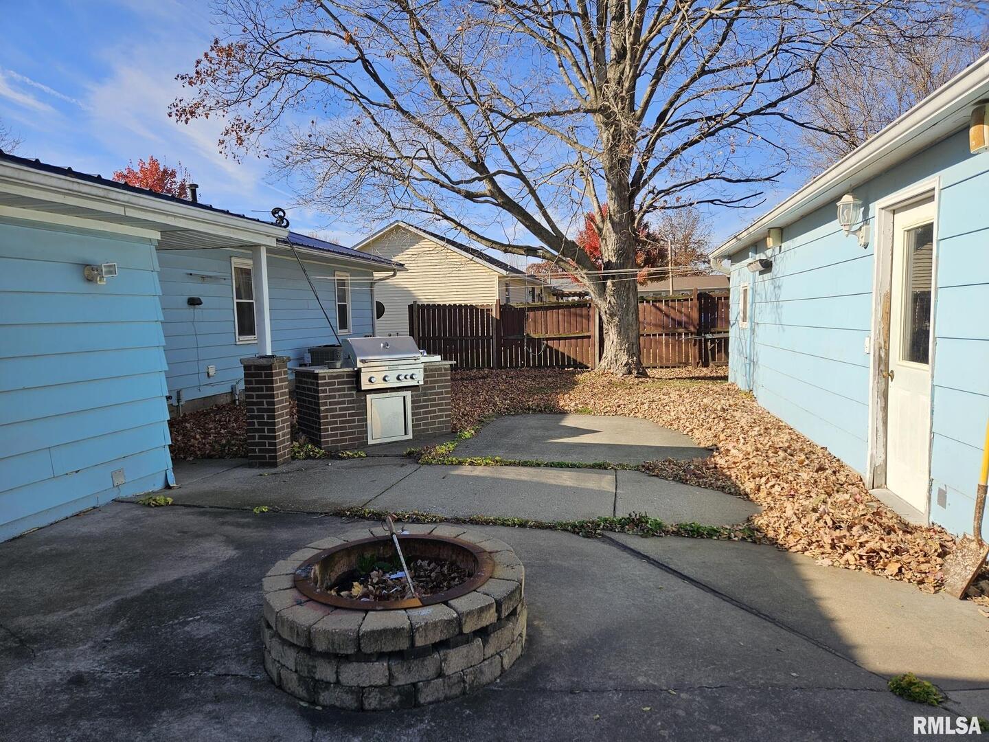 313 E 3rd Street Property Photo 4