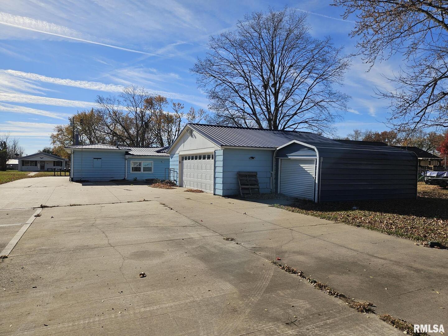 313 E 3rd Street Property Photo 6
