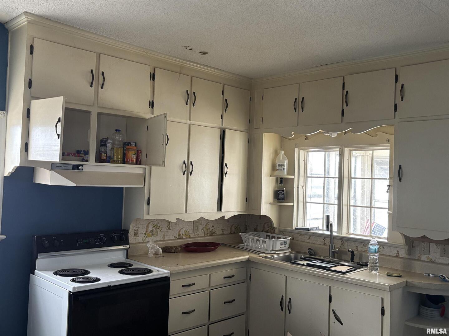 2225 Pershing Boulevard Property Photo 3