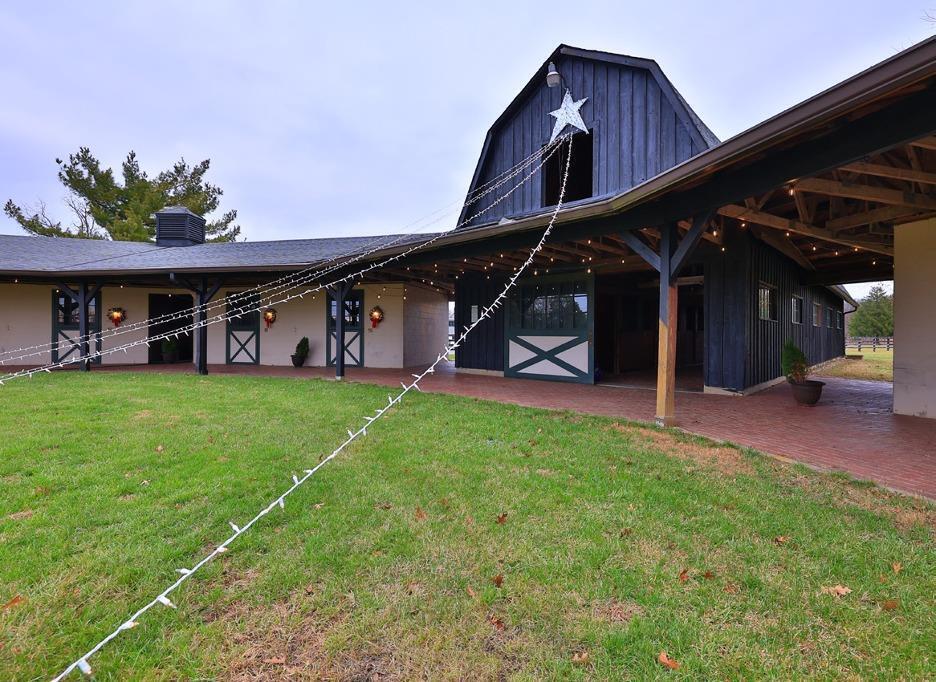 7 Stone Pillars Ct Property Photo 4