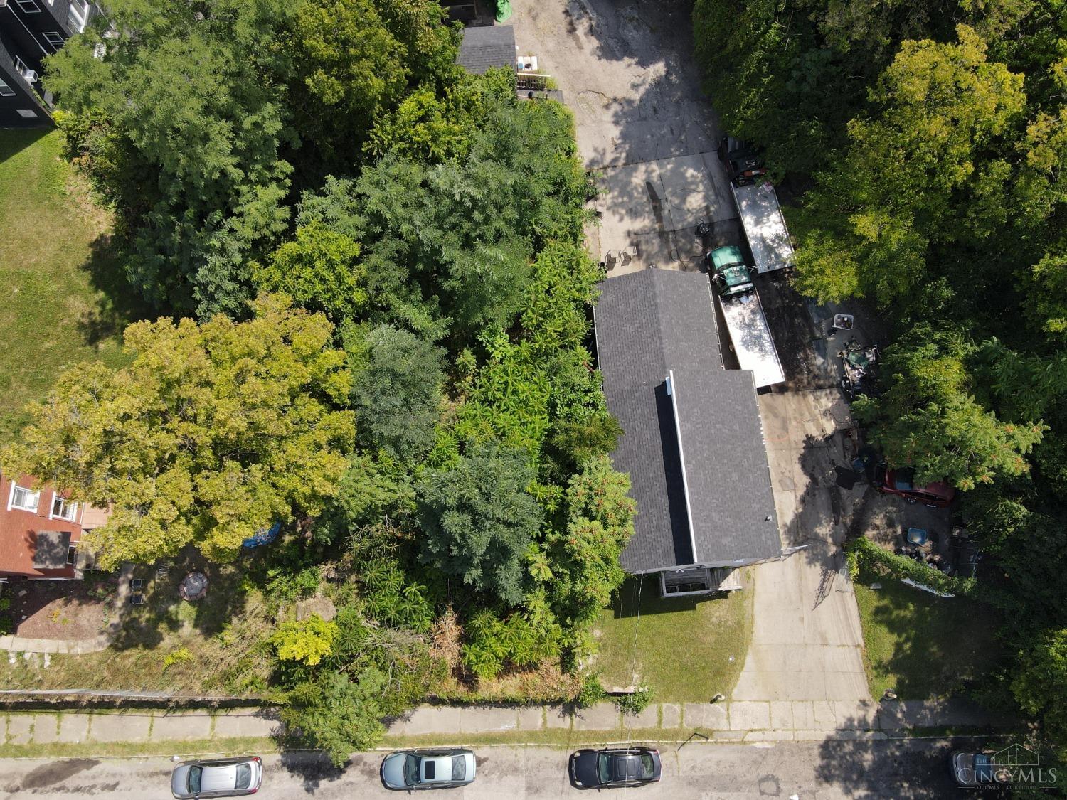2224 Iowa Ave Property Photo 6
