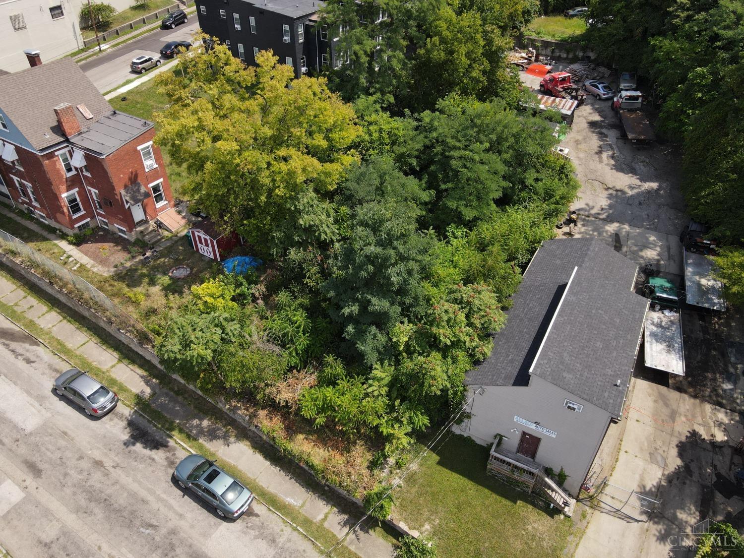 2224 Iowa Ave Property Photo 7