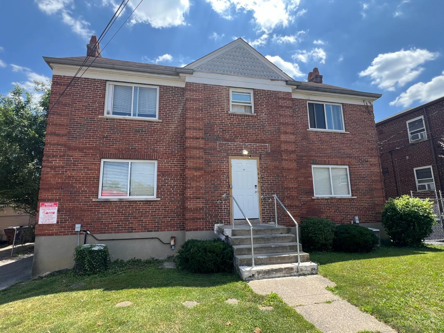 1665 Anita Pl Property Photo 1