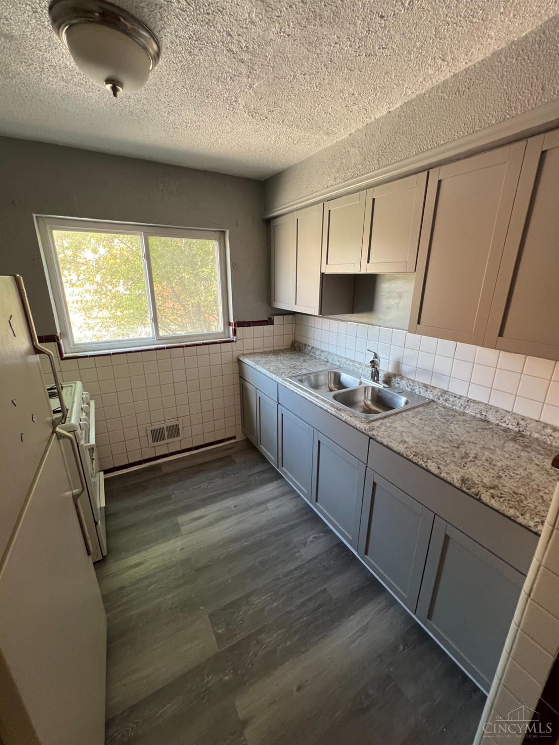 1665 Anita Pl Property Photo 4