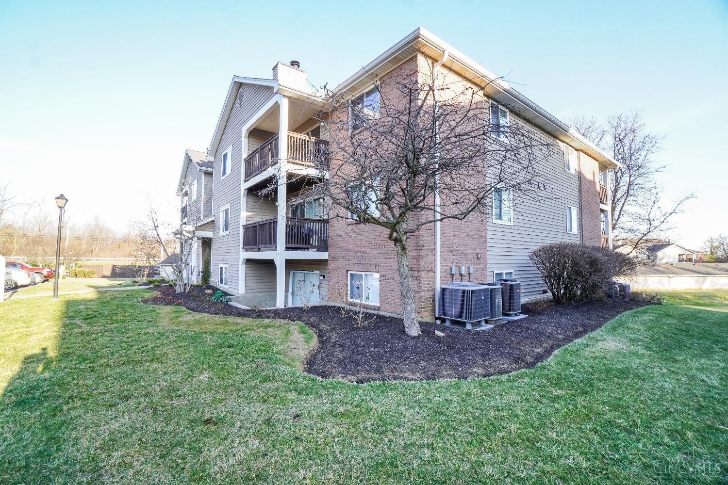 12160 Regency Run Ct Property Photo 3
