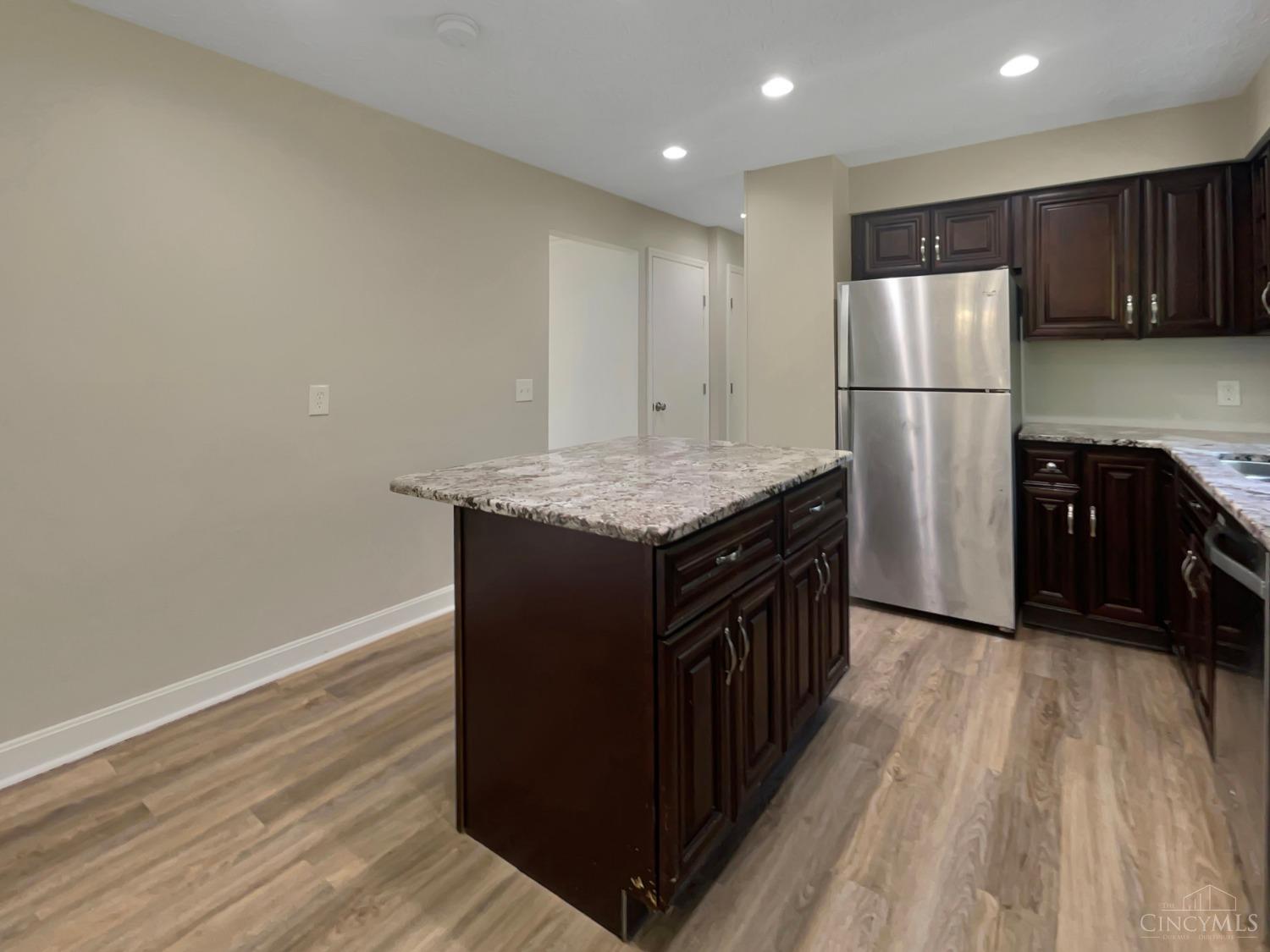 4384 Airymont Ct Property Photo 9