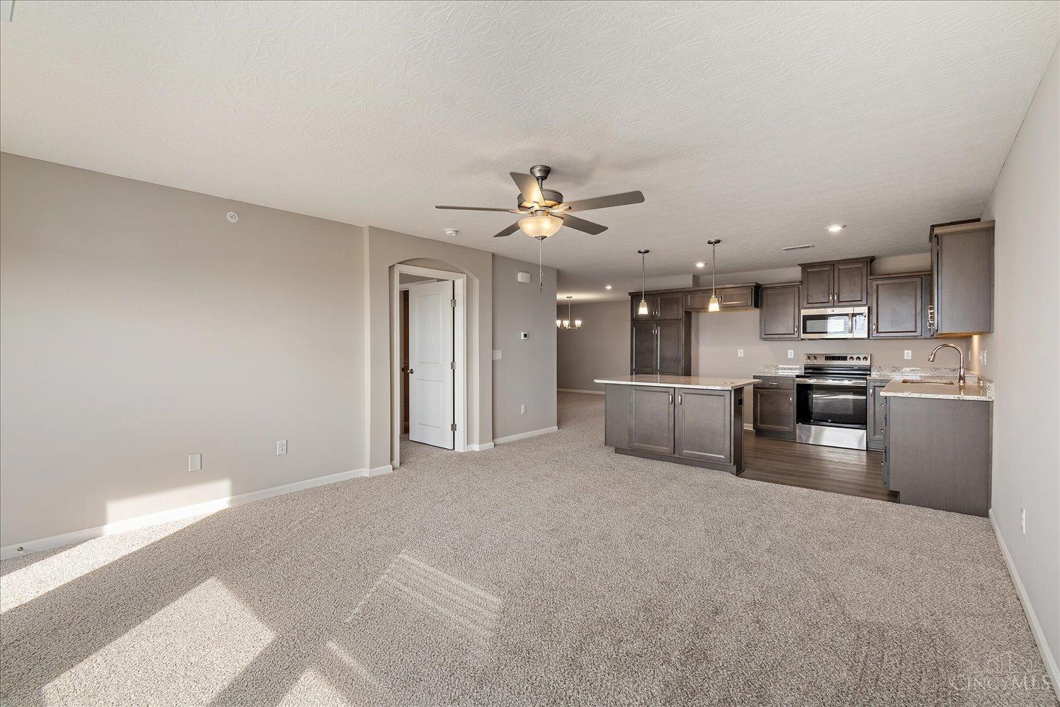465 Bethpage Way Property Photo 11