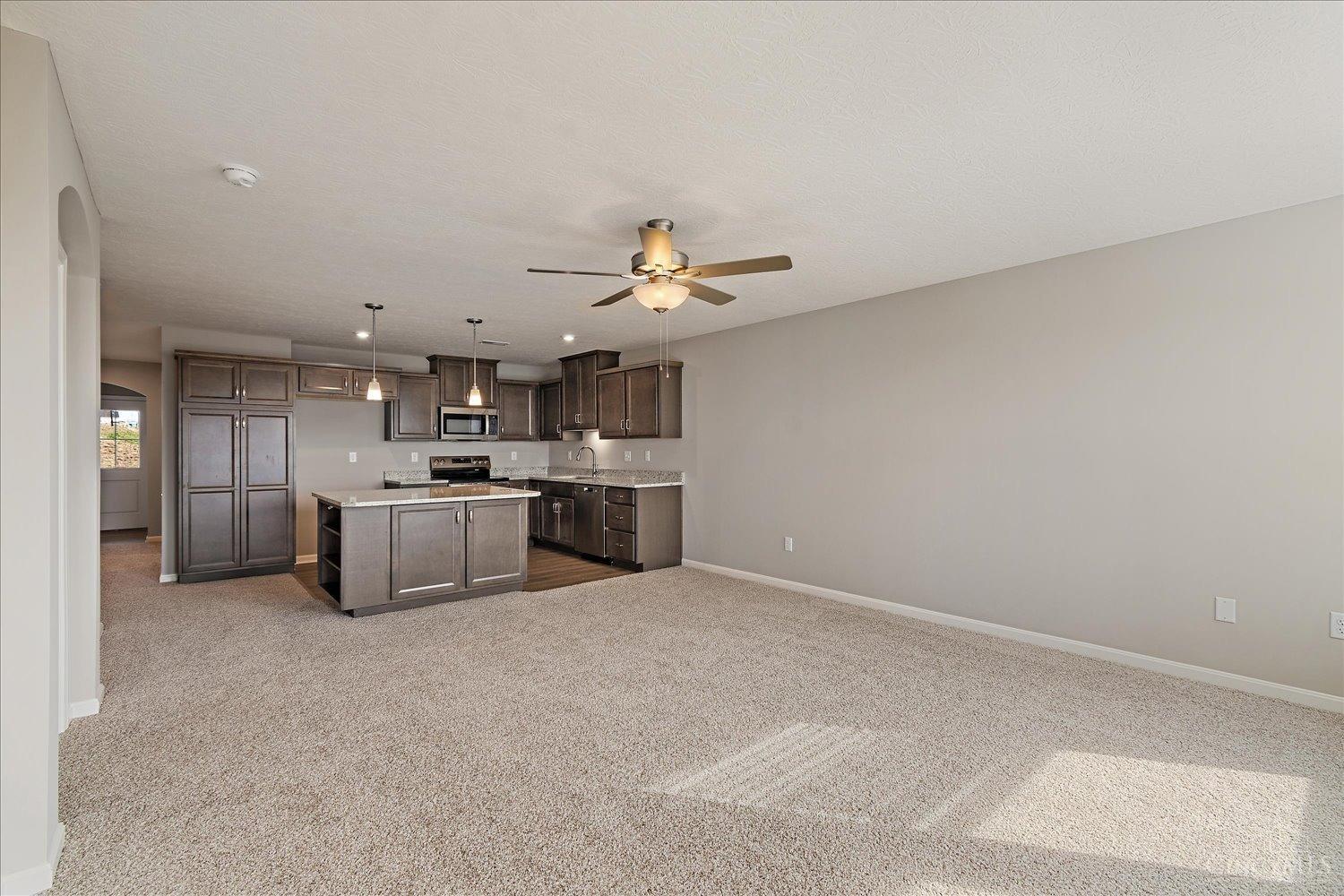 465 Bethpage Way Property Photo 12