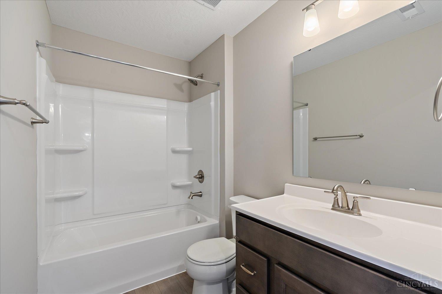 465 Bethpage Way Property Photo 23
