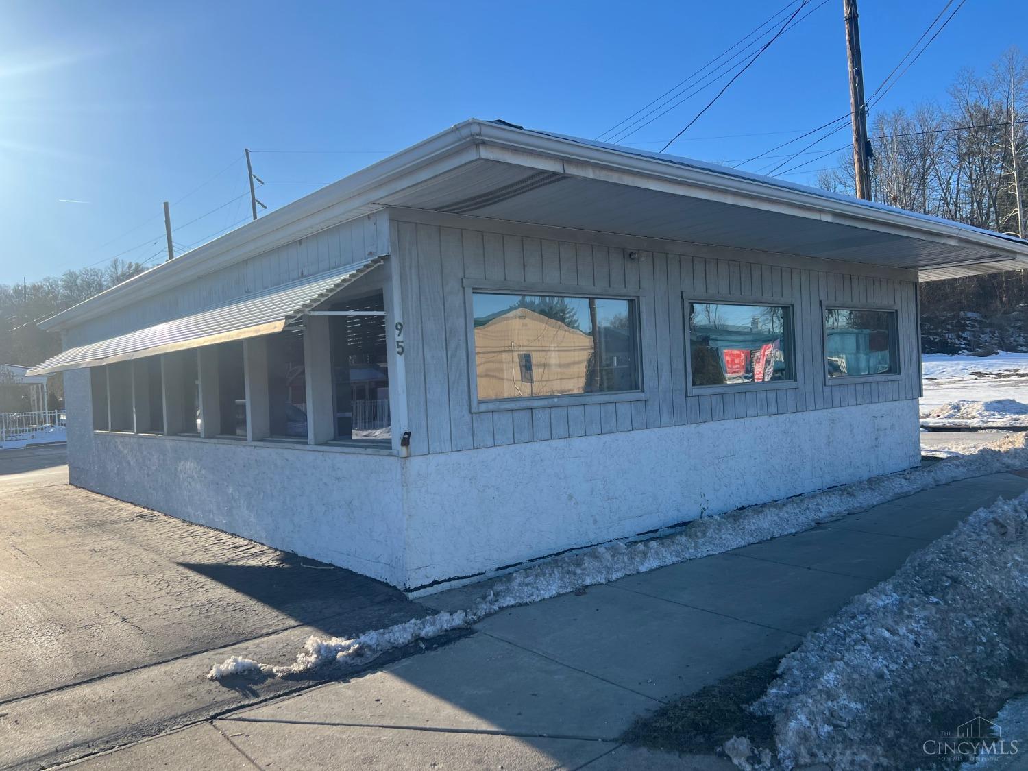 95 W Main St Property Photo