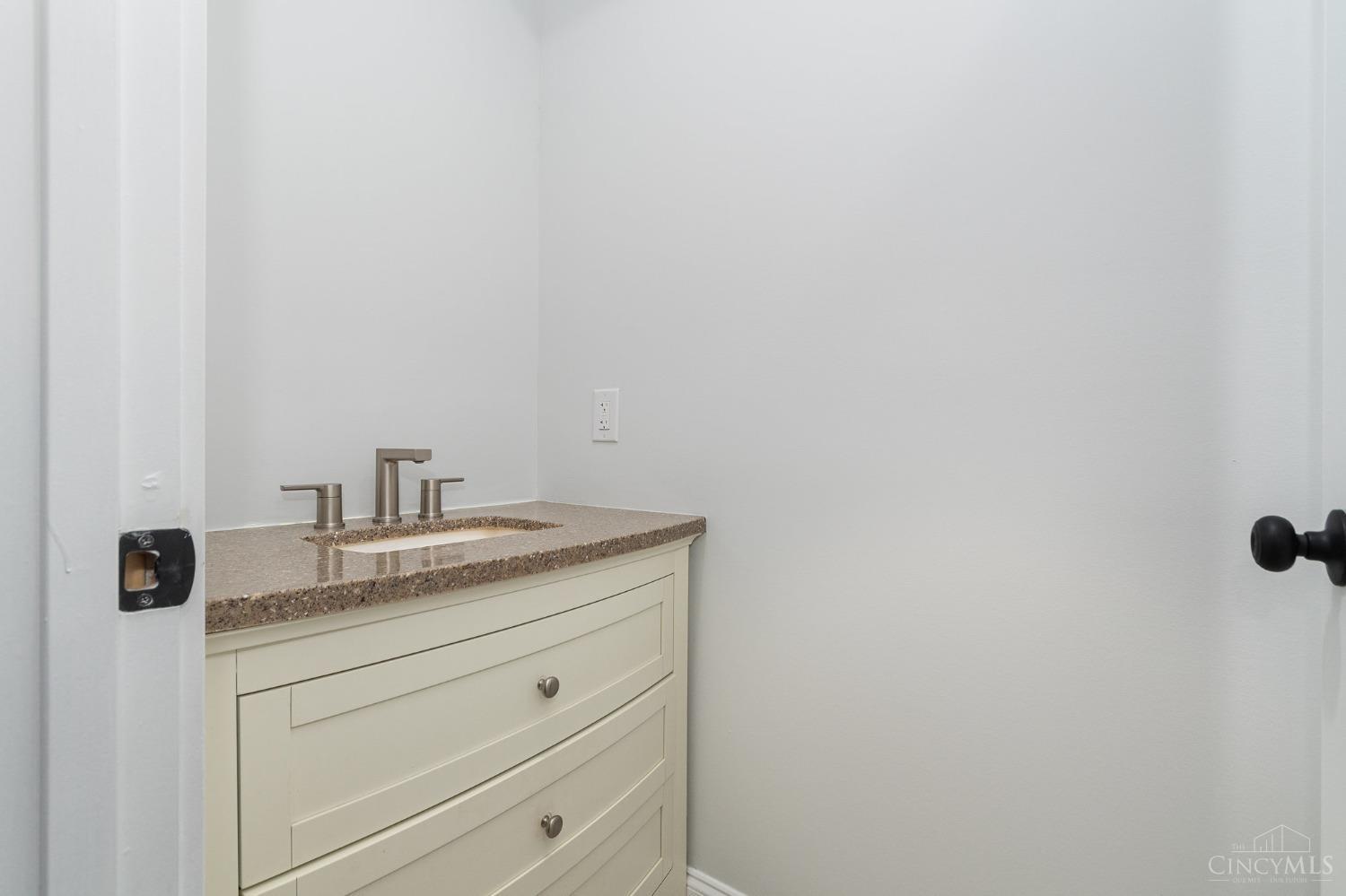 119 S Grove St Property Photo 10
