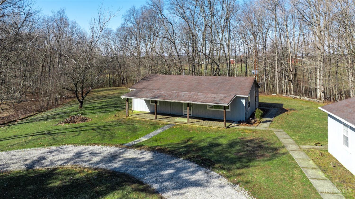 370 Redbud Ln Property Photo 5